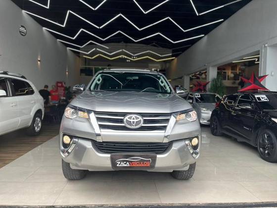 TOYOTA HILUX 2.7 SR 4X2 CD 16V FLEX 4P AUTOMÁTICO TOYOTA HILUX 2.7 SR 4X2 CD 16V FLEX 4P AUTOMÁTICO